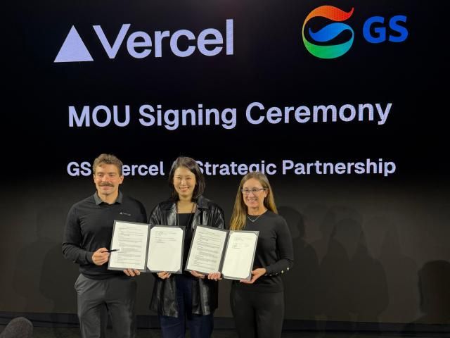 GS그룹은 23일현지시간 미국 샌프란시스코에서 글로벌 AI 기업 버셀과 전략적 파트너십을 체결했다고 밝혔다 왼쪽부터 버셀의 창립자이자 CEO 기예르모 라우치 김진아 ㈜GS 상무 잔 그로서 버셀 최고운영책임자COO가 MOU jpg