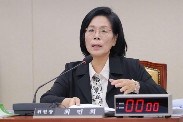 최민희 국회 과학기술정보방송통신위원장이 14일 오후 서울 여의도 국회 과학기술정보방송통신위원회에서 열린 2025년도 국정감사에서 발언하고 있다 20251014사진유대길 기자 dbeorlf123ajunewscom