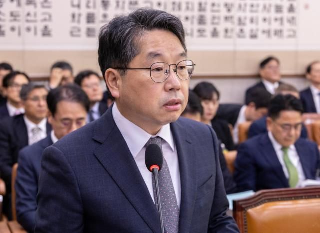 노만석 검찰총장 직무대행이 27일 서울 여의도 국회 법제사법위원회에서 열린 2025년 국정감사에서 기관 업무 보고를 하고 있다 20251027 사진연합뉴스