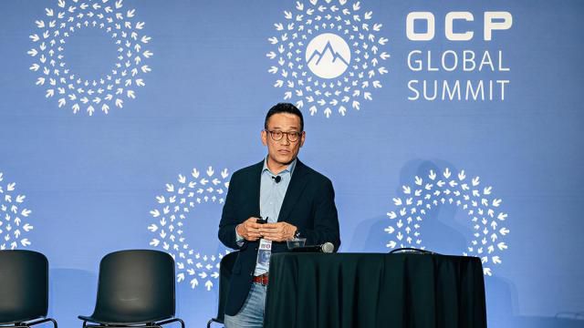 지난 14일현지시간 미국 캘리포니아 세너제이에서 SK하이닉스가 샌디스크와 2025 OCP 글로벌 서밋 중 하나인 HBF 나이트를 열었다 김천성 SK하이닉스 부사장eSSD Product Development 담당이 발표하는 모습 사진SK하이닉스