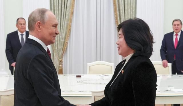 블라디미르 푸틴 러시아 대통령과 최선희 북한 외무상 사진AP크렘린풀·연합뉴스