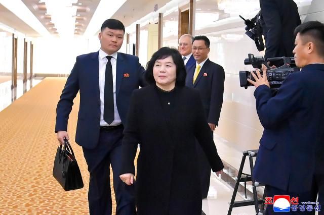 최선희 북한 외무상이 러시아와 벨라루스 외무성의 초청으로 이들 국가를 각각 방문하기 위해 지난 26일 전용기로 평양을 출발했다고 조선중앙통신이 27일 보도했다 사진연합뉴스