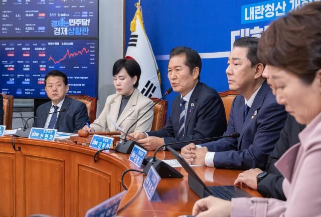 서울연합뉴스 황광모 기자 더불어민주당 정청래 대표가 27일 국회에서 열린 최고위원회의에서 코스피 4000 돌파와 관련한 발언을 하고 있다 20251027 