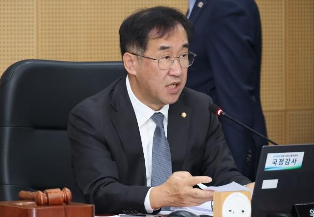  21일 대전 동구 국가철도공단 본사에서 열린 국회 국토교통위원회의 한국철도공사코레일·국가철도공단·에스알SR에 대한 국정감사에서 맹성규 국토교통위원장이 발언하고 있다 20251021 사진연합뉴스