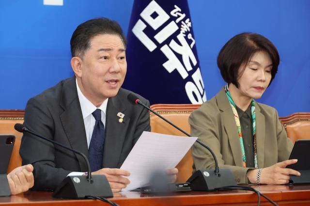 김병기 더불어민주당 원내대표가 28일 서울 여의도 국회에서 열린 국정감사 대책회의에서 발언하고 있다 사진연합뉴스