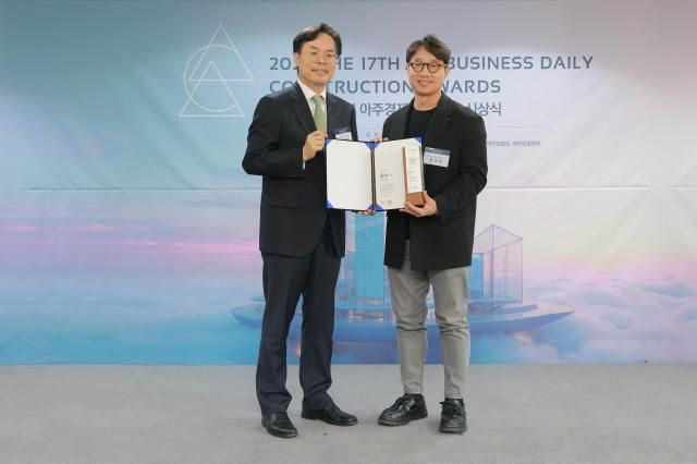 28일 오후 서울 중구 한국프레스센터에서 열린 2025 아주경제 건설대상에서 GS건설자이Xi이 브랜드 부문 대상을 수상했다 사진유대길 기자 dbeorlf123ajunewscom