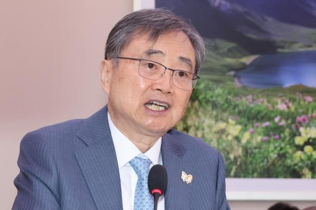 조현 외교부 장관이 28일 서울 여의도 국회에서 열린 외교통일위원회의 종합감사에서 캄보디아 사태 관련 현안보고를 하고 있다사진연합뉴스