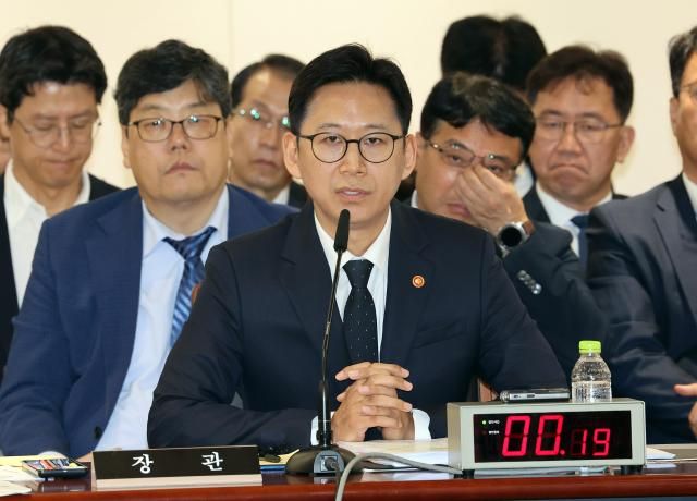 배경훈 부총리가 국감에서 답변을 하고 있다 사진연합뉴스