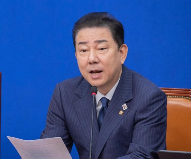 김병기 더불어민주당 원내대표가 지난 27일 국회에서 열린 최고위원회의에서 발언하고 있다 사진연합뉴스
