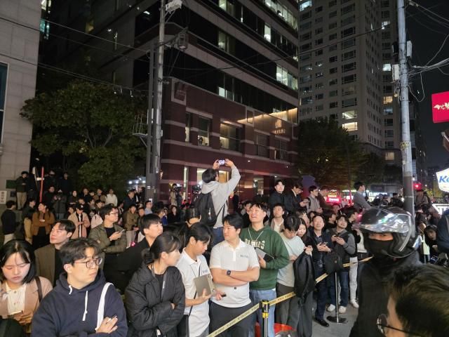 젠슨황·이재용·정의선 회동에 몰려든 취재진과 시민들 사진연합뉴스