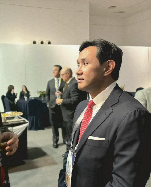 최윤범 고려아연 회장이 29일 경주 예술의전당 화랑홀에서 열린 아시아태평양경제협력체APEC CEO 라운드테이블에 참석했다 사진고려아연