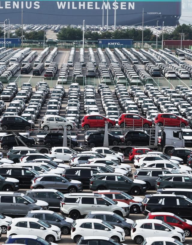 30일 경기도 평택항에 수출용 자동차가 세워져 있다사진연합뉴스