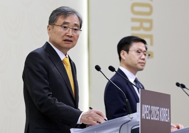 조현 외교부 장관이 30일 경주 국제미디어센터에서 열린 APEC 합동각료회의AMM 기자회견에서 취재진 질문에 답하고 있다 사진연합뉴스