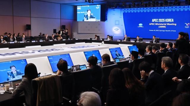 여한구 산업통상부 통상교섭본부장이 30일 경주 소노캄에서 열린 APEC 합동각료회의AMM 본회의에서 개회사를 하고 있다 사진연합뉴스