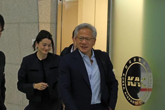 출국하는 젠슨 황 사진연합뉴스