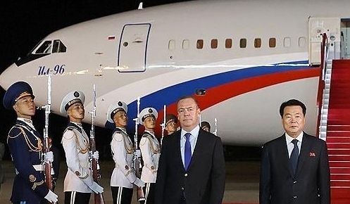 메드베데프 러시아 국가안보회의 부의장이 평양 도착 사진연합뉴스