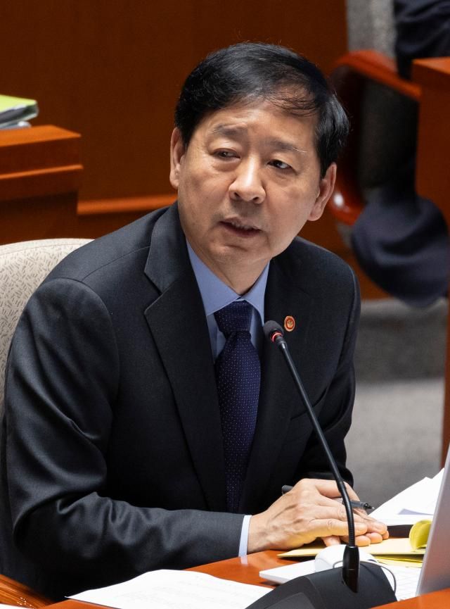 구윤철 부총리 겸 기획재정부 장관이 7 국회에서 열린 예산결산특별위원회 전체 회의에 출석해 2026년도 예산 관련 질의에 답하고 있다 사진연합뉴스