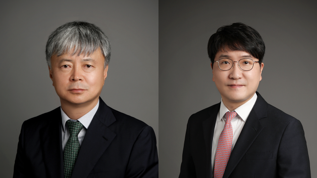 왼쪽부터 강석훈 대표변호사 이재근 변호사 사진법무법인 율촌