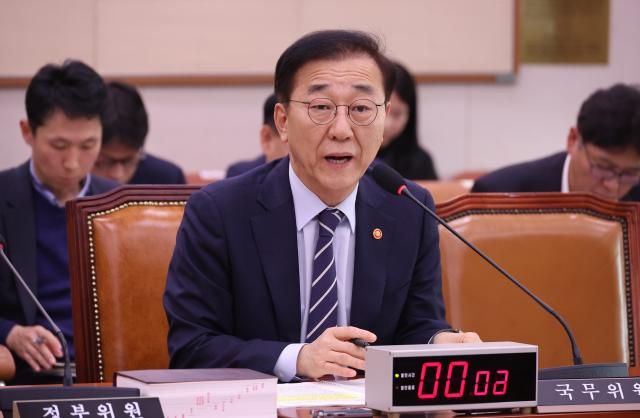 6일 서울 여의도 국회에서 열린 법제사법위원회 전체회의에서 김윤덕 국토교통부 장관이 질의에 답하고 있다 사진연합뉴스