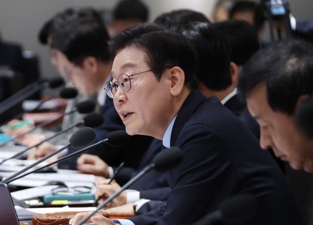 ＼이재명 대통령이 11일 용산 대통령실에서 열린 국무회의에서 발언하고 있다 사진연합뉴스