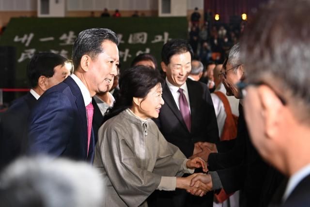 박근혜 전 대통령이 14일 박정희 대통령 108돌 탄신 문화행사에 참석했다 사진구미시