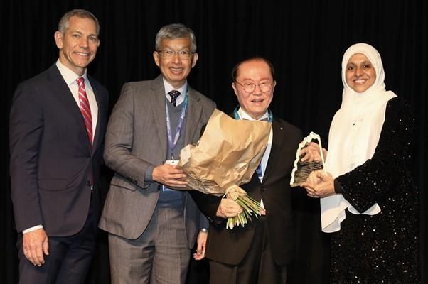 오른쪽에서 두번째 김광태 회장대림성모병원 회장 왼쪽에서 두번째 Dr Muna Abdul Razzaq Tahlak국제병원연맹 IHF 회장 사진대림성모병원