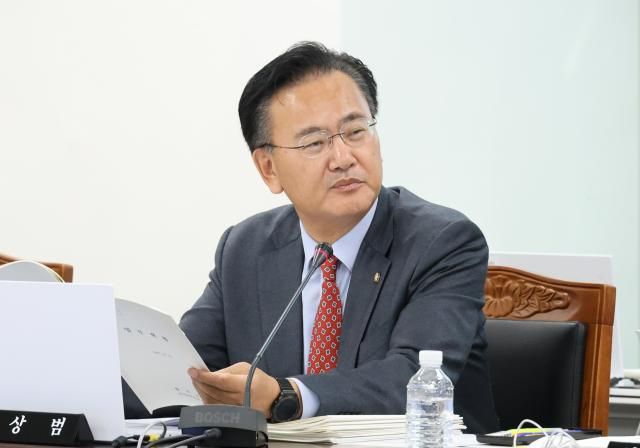 23일 대전지방국세청에서 열린 국회 기획재정위원회의 국정감사에서 국민의힘 유상범 의원이 질의하고 있다 사진연합뉴스