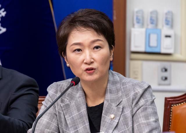 이언주 더불어민주당 최고위원이 지난 9월 10일 국회에서 열린 최고위원회 회의에서 발언하고 있다 사진연합뉴스