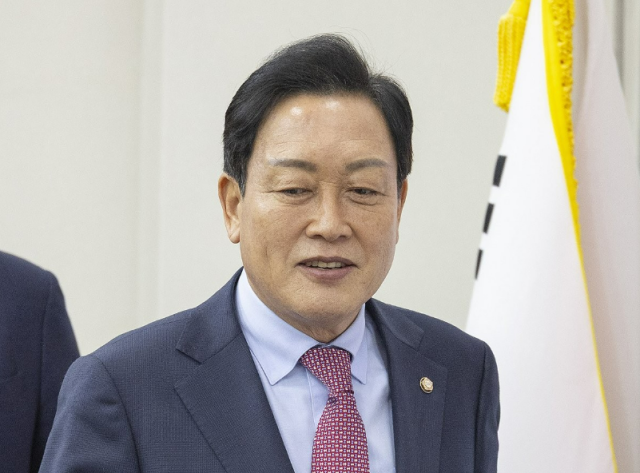 김선교 국민의힘 의원이 17일 국회에서 열린 선출직 공직자 평가 체계 발표 회견에 입장하고 있다 사진연합뉴스