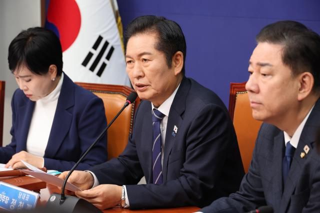 정청래 더불어민주당 대표가 지난 12일 국회에서 열린 최고위원회의에서 발언하고 있다 사진연합뉴스