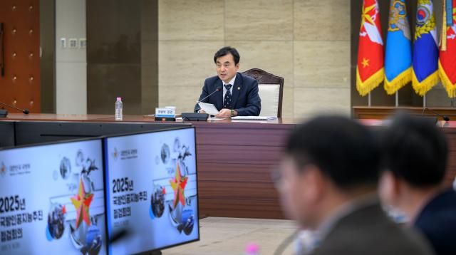 안규백 국방부 장관이 18일 서울 용산구 국방부 청사에서 2025년 국방인공지능AI 추진점검 회의를 주재하고 있다 사진국방부 