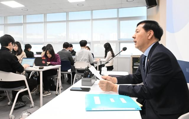 구윤철 부총리 겸 기획재정부 장관은 19일 정부세종청사에서 기자간담회를 열고 주요 경제현안 등에 대해 설명했다 사진기획재정부