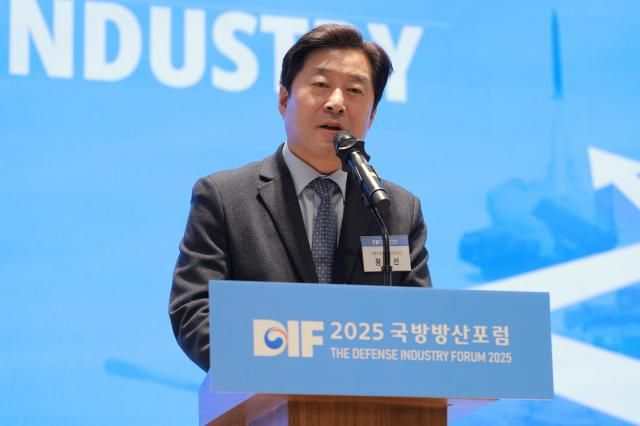 황명선 더불어민주당 국회의원이 20일 오후 서울 여의도 CCMM빌딩에서 열린 '2025 국방방산포럼'에서 축사를 하고 있다. 2025.11.20 [사진=유대길 기자 dbeorlf123@ajunews.com]