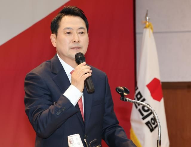 장동혁 국민의힘 대표가 20일 서울 강남구 SETEC컨벤션센터에서 열린 2025 전국 당협 사무국장 직무연수 및 성과공유회에서 축사를 하고 있다 사진연합뉴스