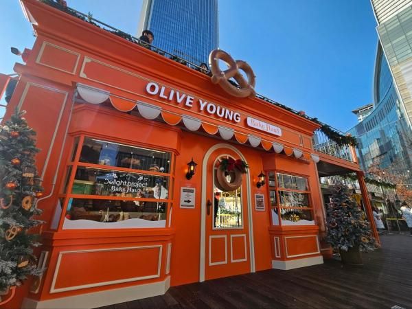 크리스마스 마켓에 있는 올리브영 스낵 브랜드 딜라이트 프로젝트의 체험형 팝업 사진홍승완 기자