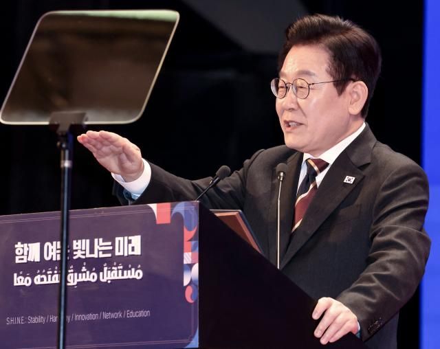 이집트를 공식 방문 중인 이재명 대통령이 20일현지시간 카이로대학에서 함께 여는 빛나는 미래를 주제로 연설하고 있다 사진연합뉴스