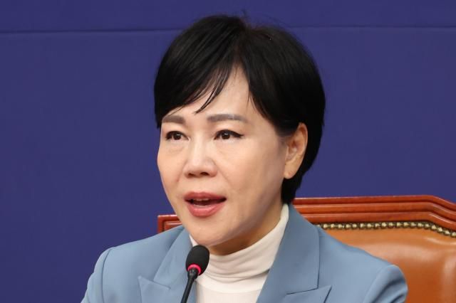 더불어민주당 전현희 수석최고위원이 23일 서울 여의도 국회에서 내란 재판 등 현안 관련 기자간담회를 하고 있다사진연합뉴스