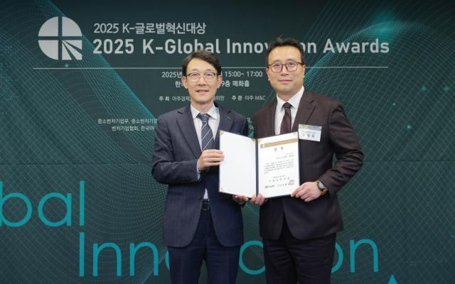 24일 오후 서울 중구 한국프레스센터에서 열린 2025 K-글로벌혁신대상에서 주식회사 비즈데이터가 기술보증기금이사장상을 수상했다 20251124사진유대길 기자 dbeorlf123ajunewscom