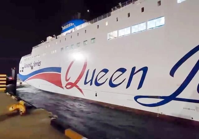 좌초 9시간 만에 입항한 퀸제누비아2호사진연합뉴스