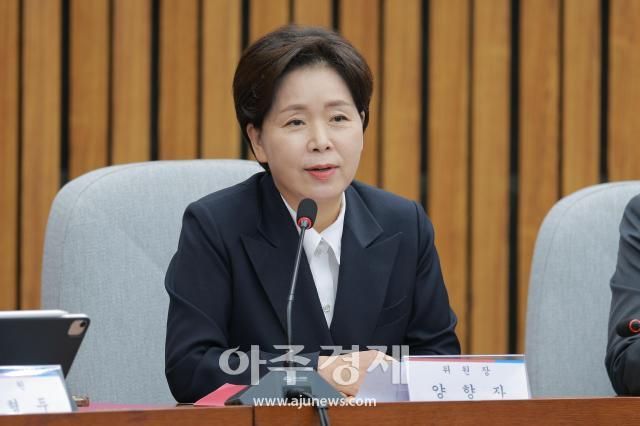 양향자 반도체·AI 첨단산업특별위원회 위원장이 10일 오전 서울 여의도 국회에서 열린 반도체·AI 첨단산업특별위원회 임명장 수여식 및 제1차 전체회의에서 발언하고 있다 20251010사진유대길 기자 dbeorlf123ajunewscom