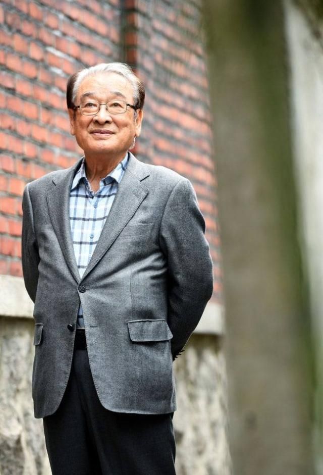 김동연 경기도지사가 25일 고 이순재 배우 생전 사진을 올리며 추모했다 사진김동연 경기도지사 사회관계망서비스