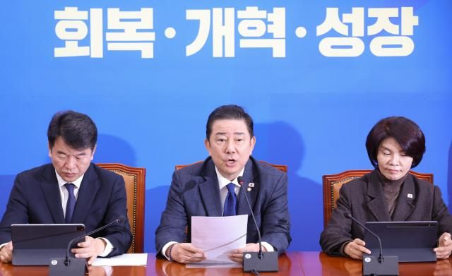 김병기 더불어민주당 원내대표가 25일 서울 여의도 국회에서 열린 원내대책회의에서 발언하고 있다 사진연합뉴스 