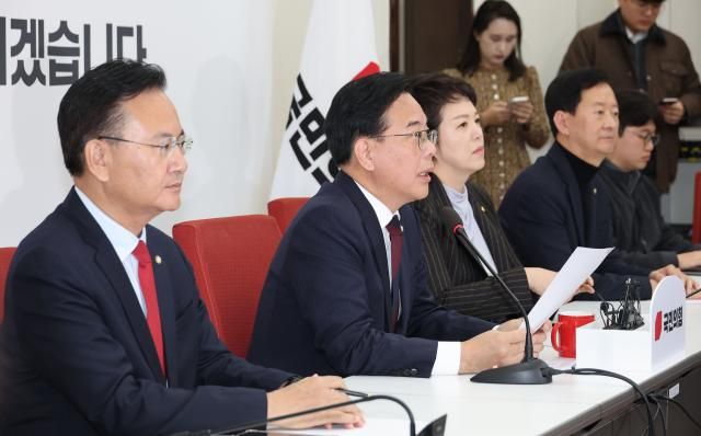 송언석 국민의힘 원내대표가 26일 서울 여의도 국회에서 현안 관련 기자간담회를 하고 있다 사진연합뉴스