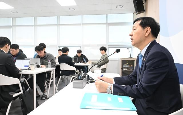 구윤철 부총리 겸 기획재정부 장관은 26일 정부세종청사에서 기자간담회를 열고 외환시장 안정화 방안 등에 대해 설명했다 사진기획재정부