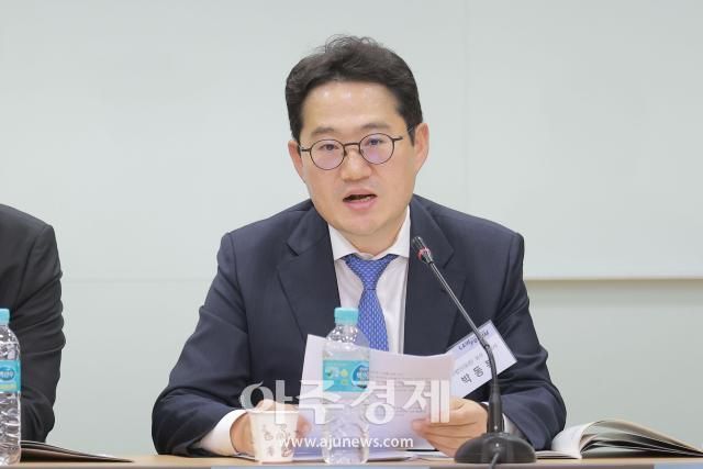 박동복 화우 변호사가 26일 오후 서울 서초구 서울지방변호사회 변호사회관에서 열린 제2회 아주 로 포럼에서 토론을 하고 있다 20251126사진유대길 기자 dbeorlf123ajunewscom