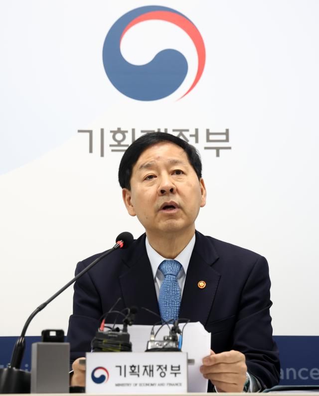 구윤철 부총리 겸 기획재정부 장관이 26일 정부세종청사 중앙동에서 열린 기자간담회에서 발언하고 있다 연합뉴스