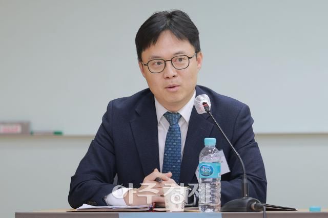 정광병 변호사가 26일 오후 서울 서초구 서울지방변호사회 변호사회관에서 열린 제2회 아주 로 포럼에서 토론을 하고 있다 사진유대길 기자