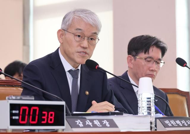 천대엽 법원행정처장이 지난달 30일 서울 여의도 국회 법제사법위원회에서 열린 종합감사에서 답변하고 있다 사진연합뉴스