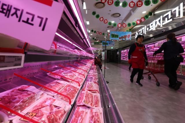 서울 시내의 한 대형마트에 진열된 돼지고기 사진연합뉴스