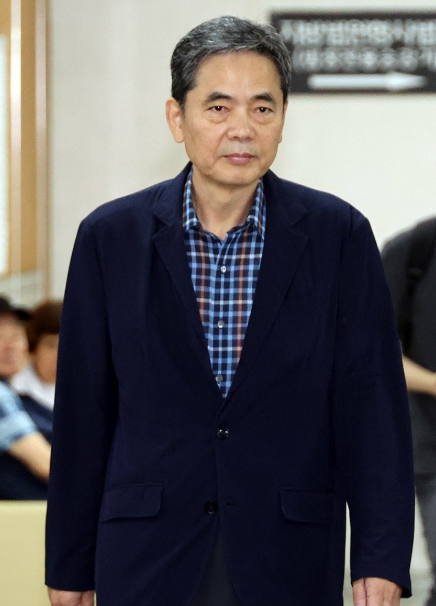 곽상도 전 의원이 지난해 7월 16일 서울고등법원에서 열린 대장동 뇌물 수수 혐의 공판에 출석하는 모습 사진연합뉴스